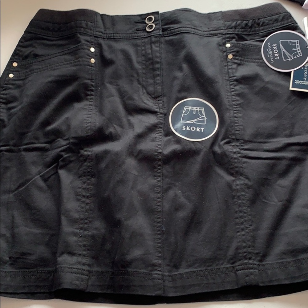 Karen Scott skort